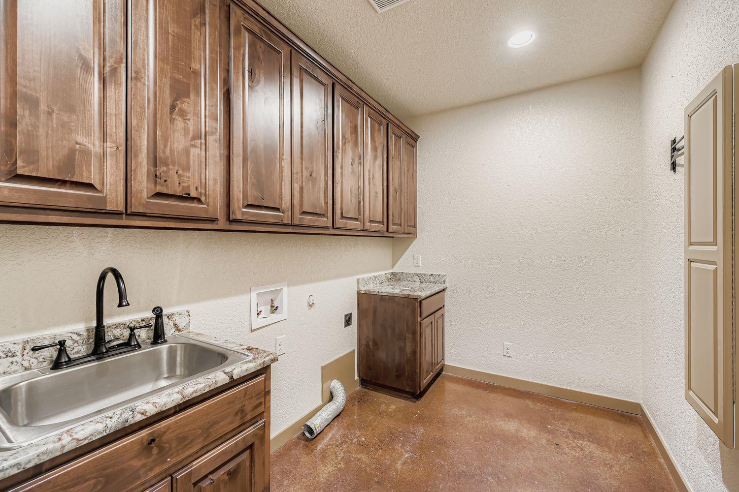 192 Freedom Dr, Georgetown, TX 78626