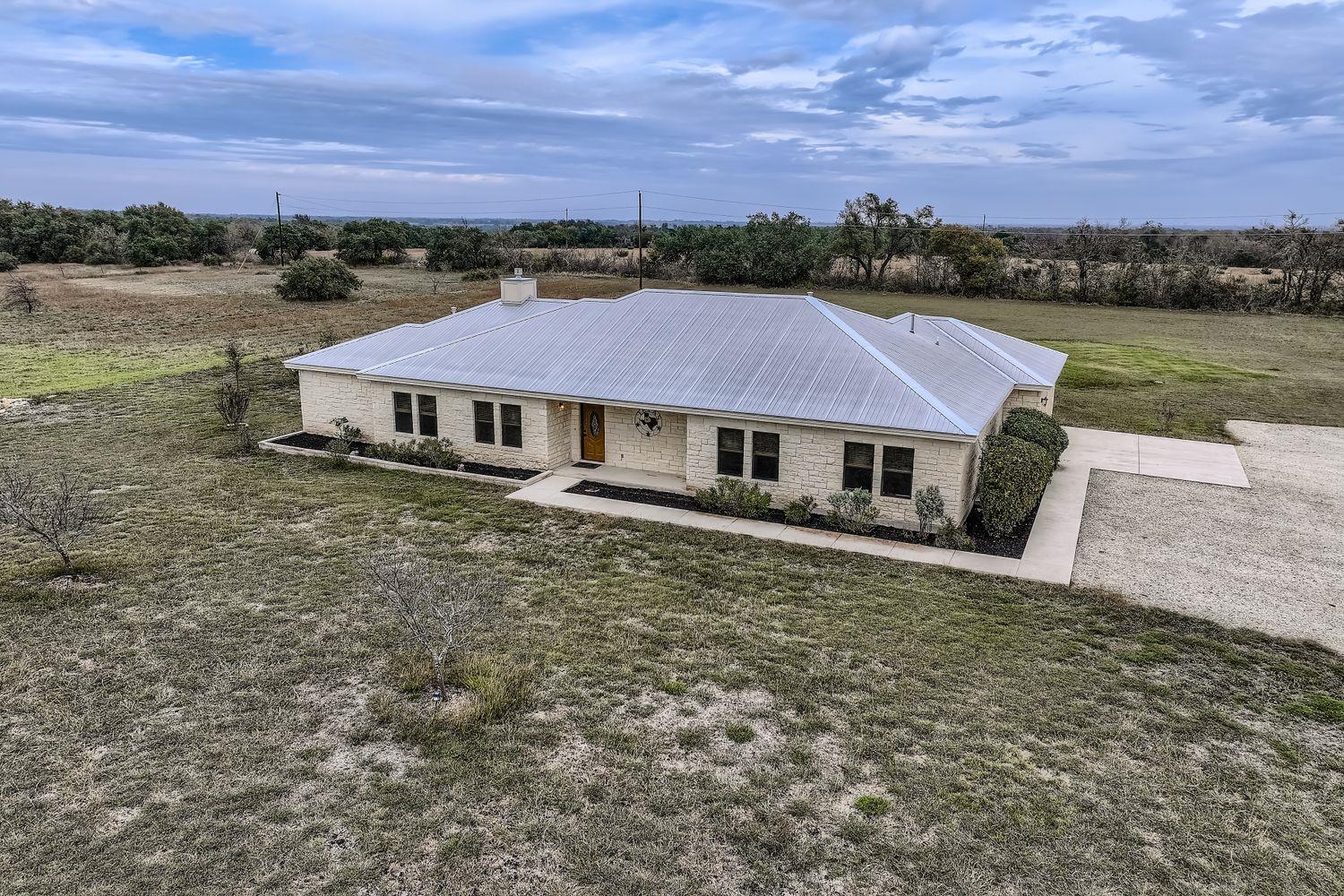 192 Freedom Dr, Georgetown, TX 78626