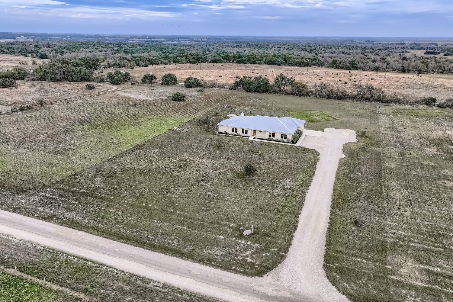 192 Freedom Dr, Georgetown, TX 78626