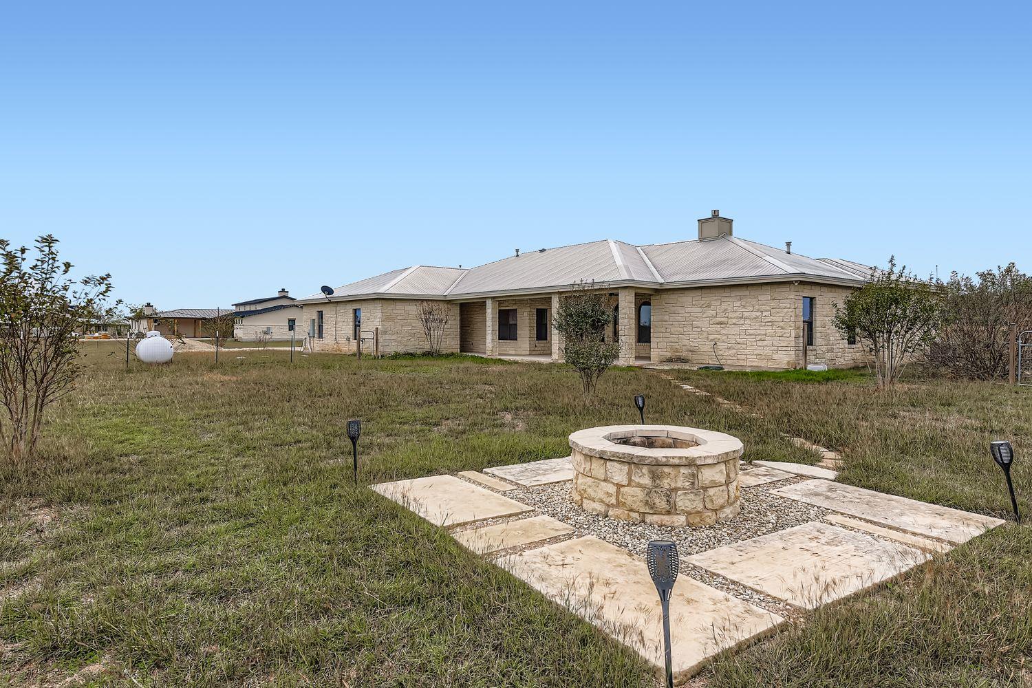 192 Freedom Dr, Georgetown, TX 78626