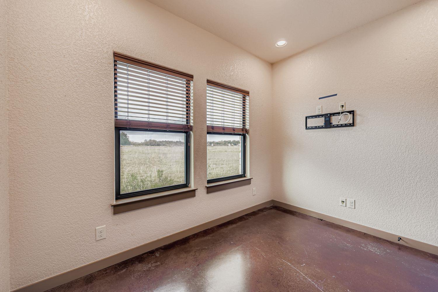 192 Freedom Dr, Georgetown, TX 78626