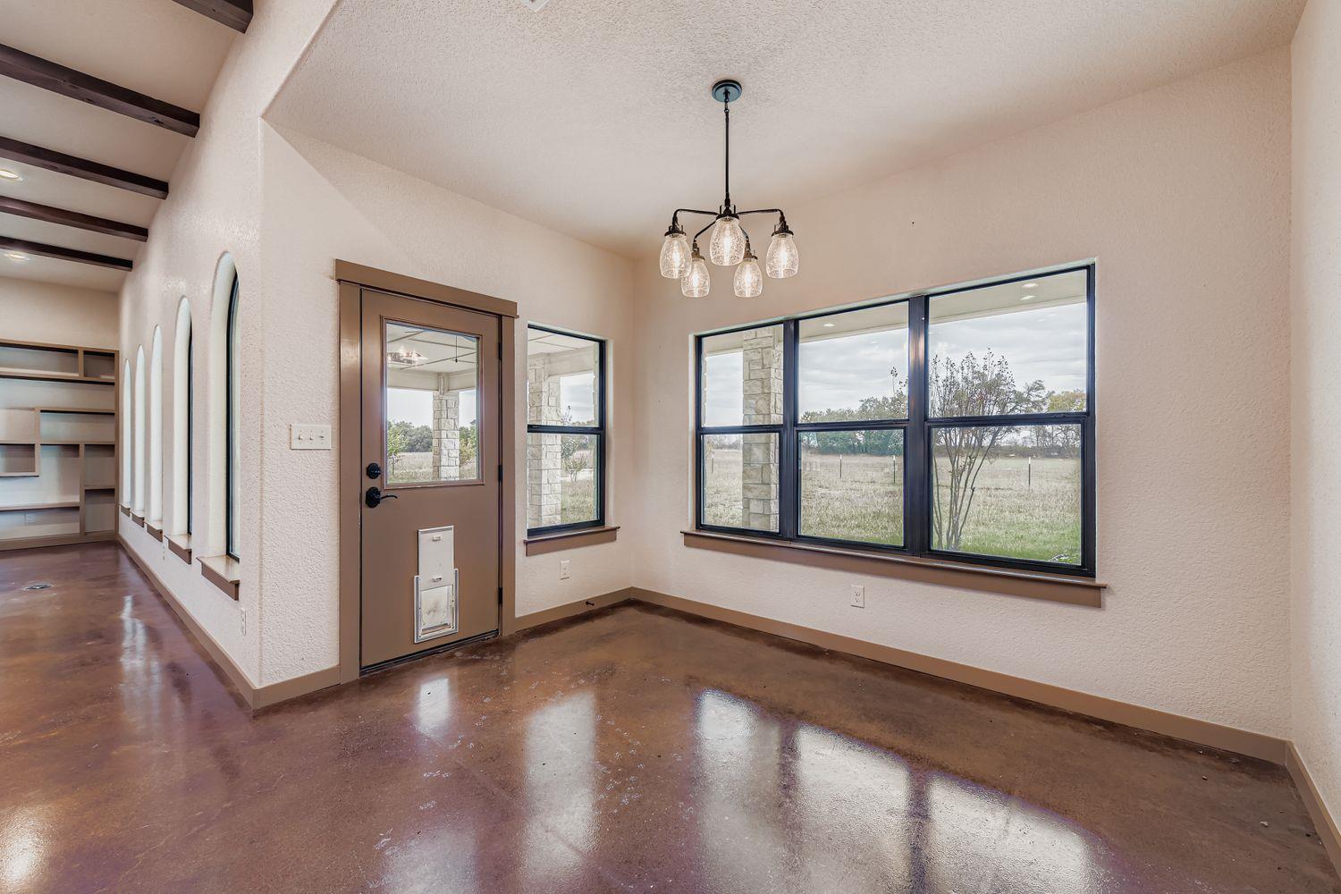 192 Freedom Dr, Georgetown, TX 78626