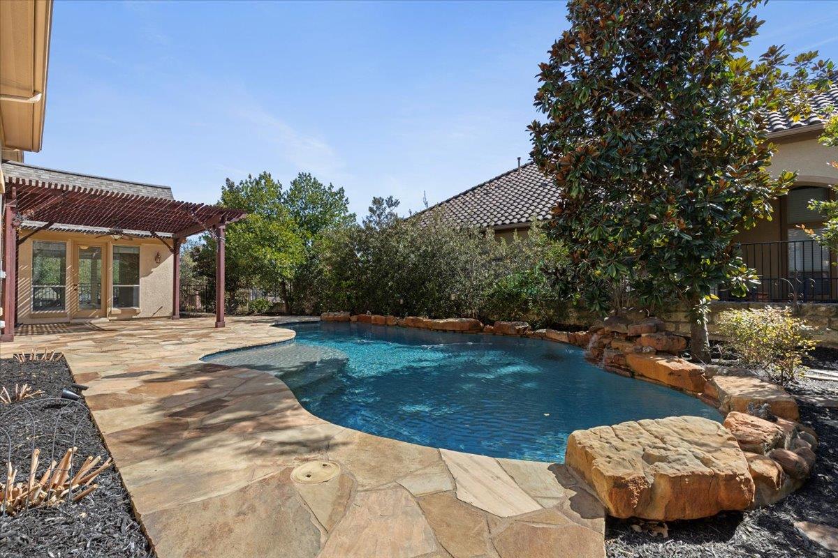 111 Whitley Dr, Austin, TX 78738