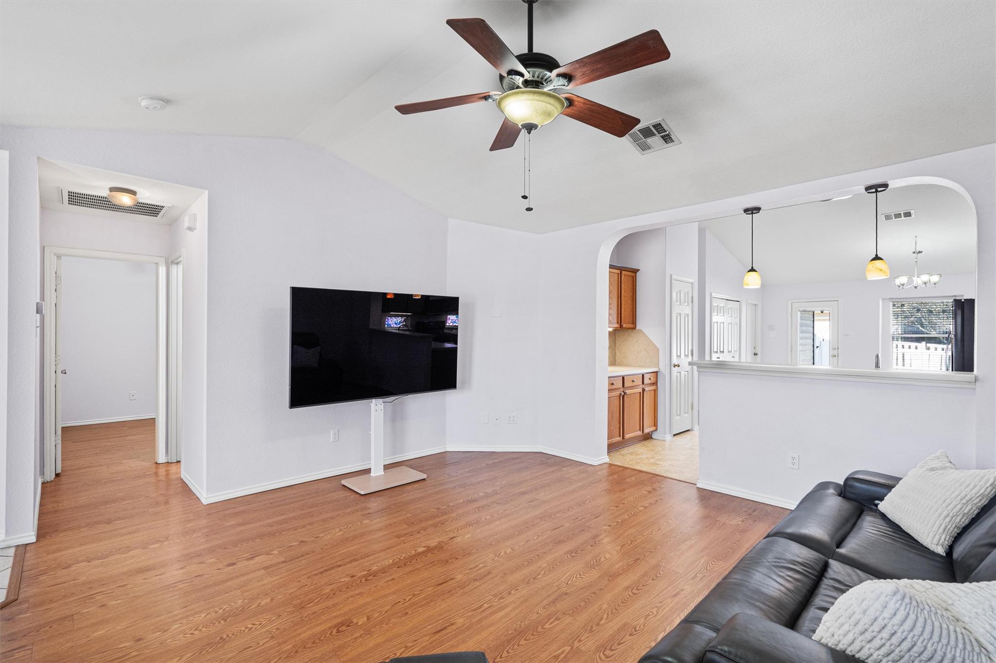 404 Yucca House Dr, Pflugerville, TX 78660