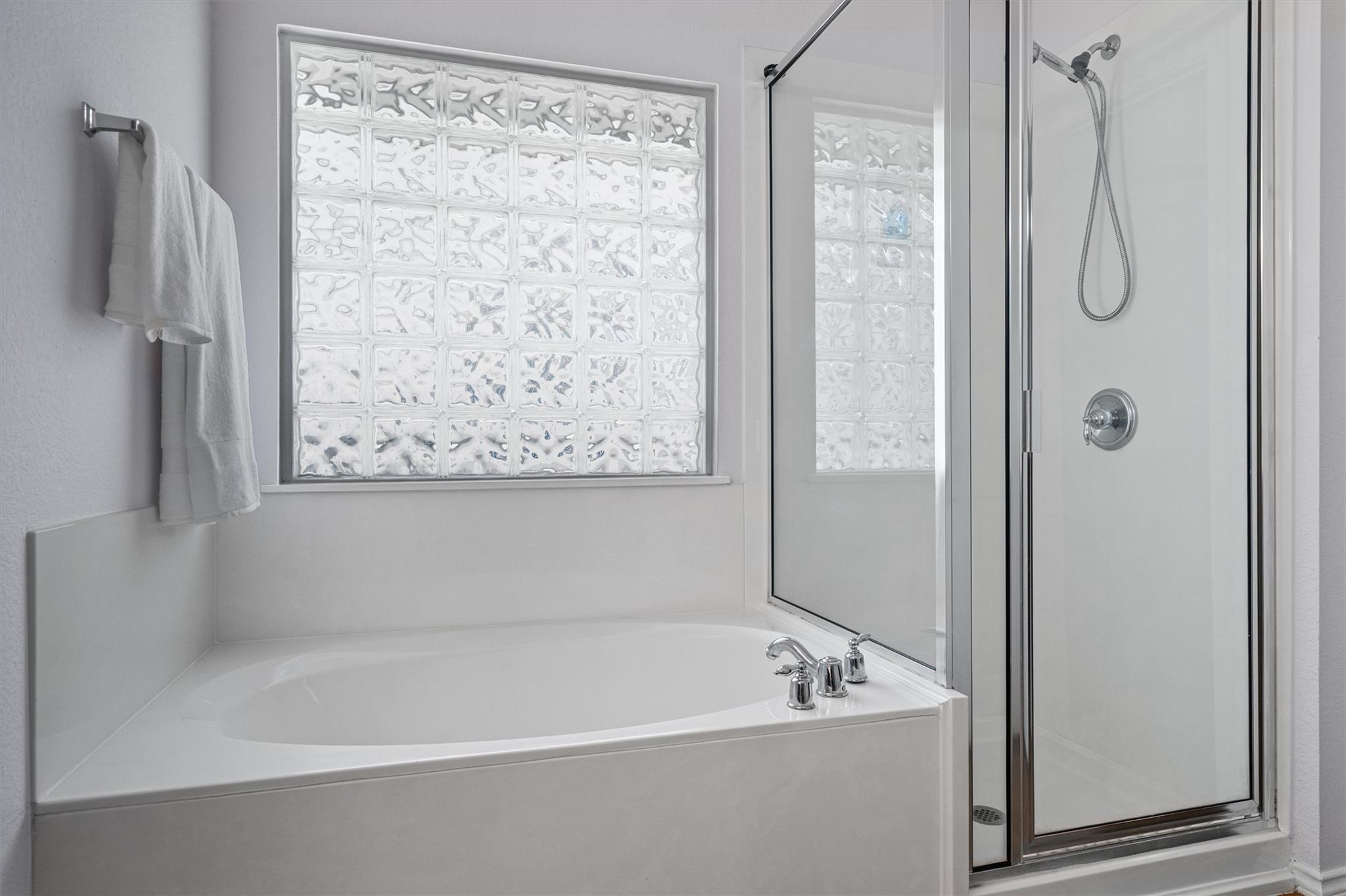 404 Yucca House Dr, Pflugerville, TX 78660