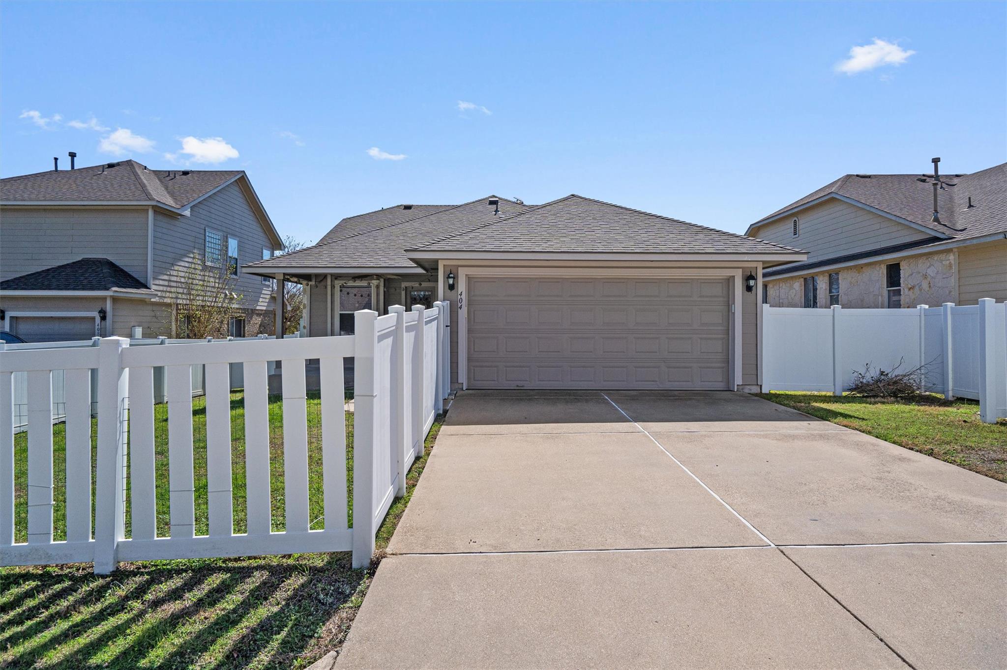 404 Yucca House Dr, Pflugerville, TX 78660