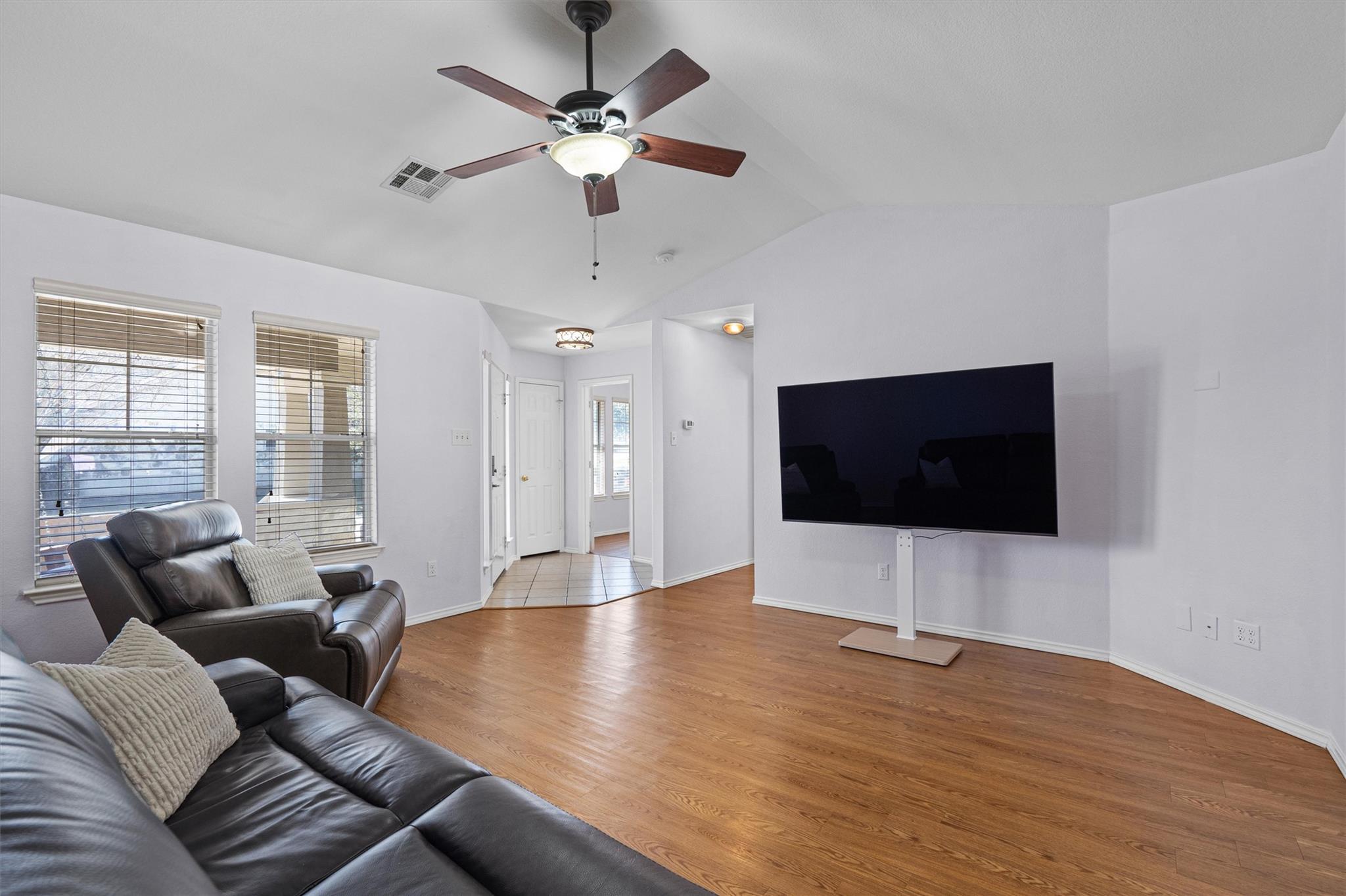 404 Yucca House Dr, Pflugerville, TX 78660