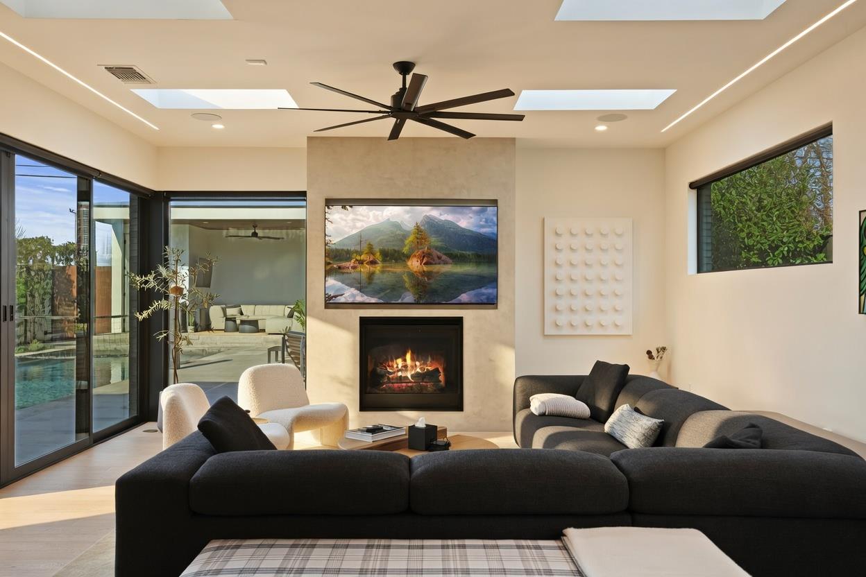 30 Chalmers Ave, Austin, TX 78702