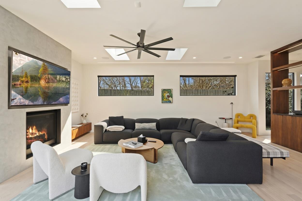 30 Chalmers Ave, Austin, TX 78702