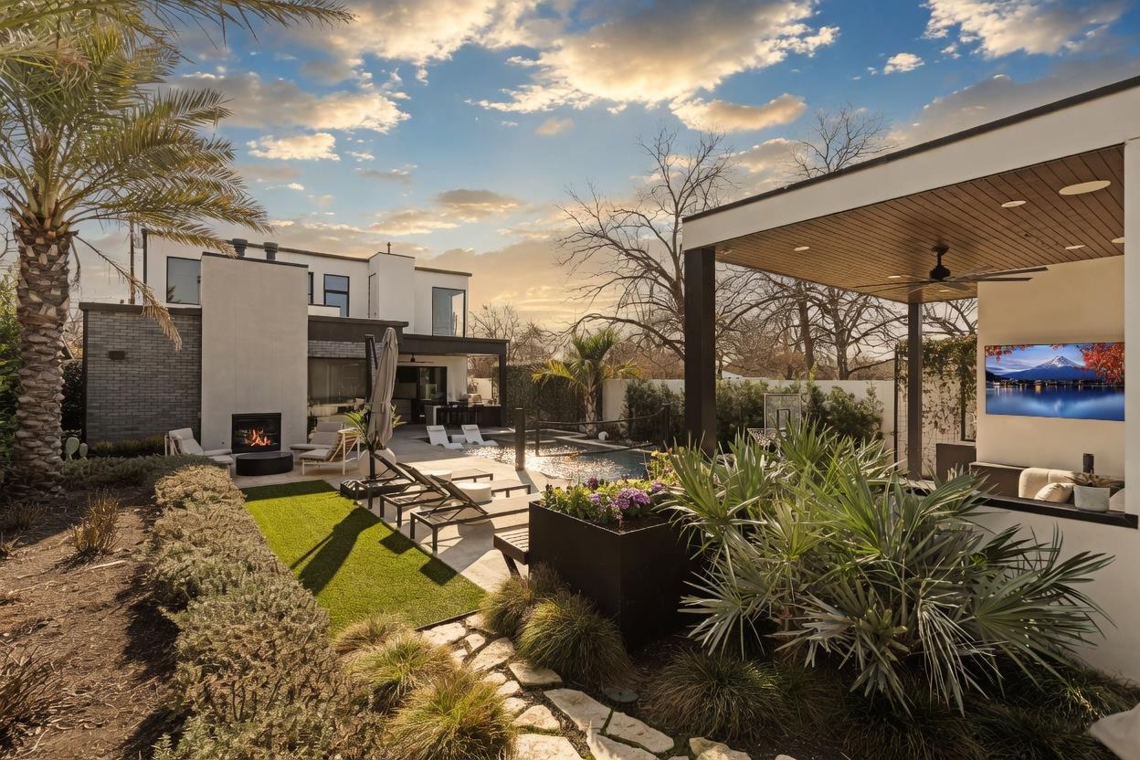 30 Chalmers Ave, Austin, TX 78702