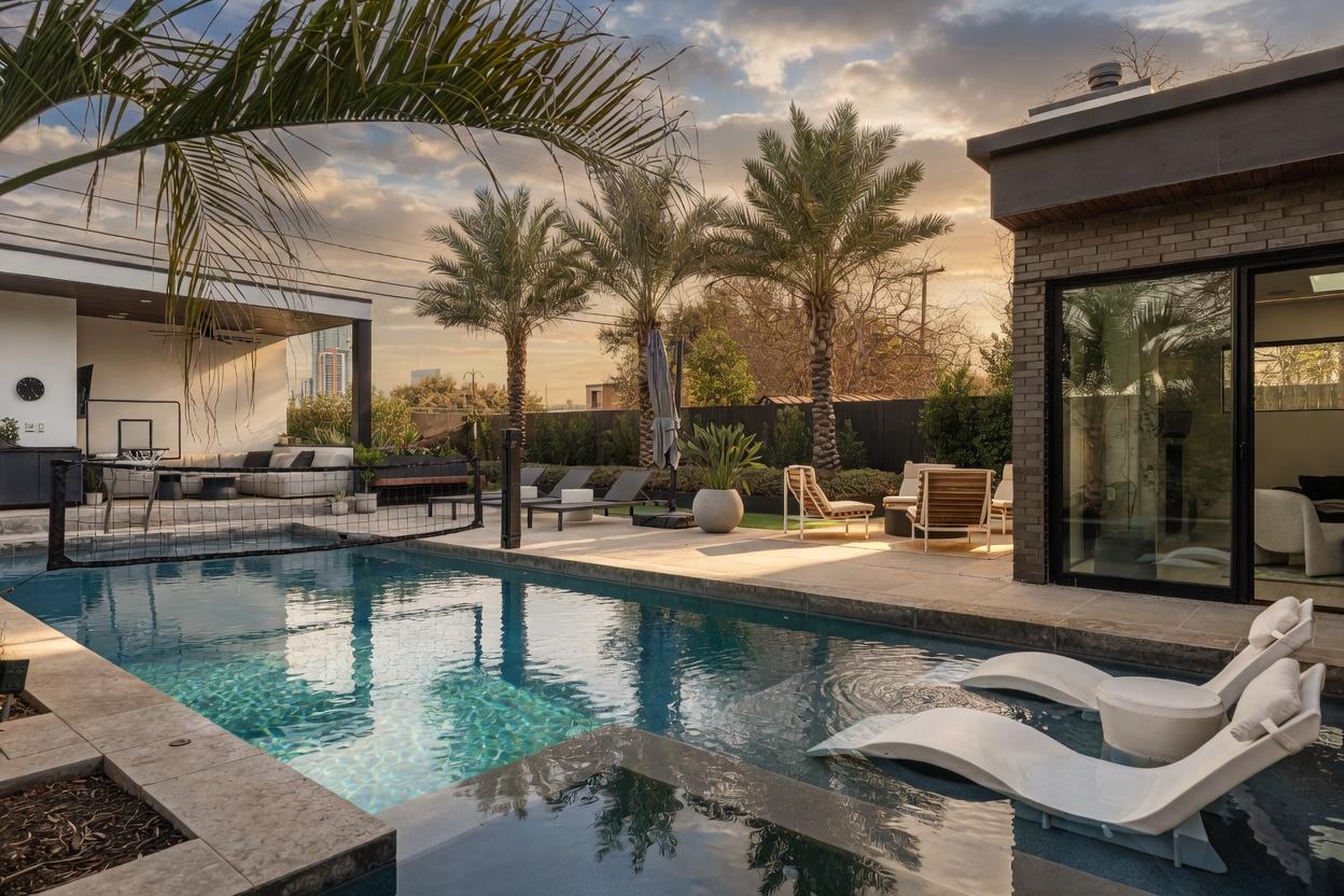 30 Chalmers Ave, Austin, TX 78702