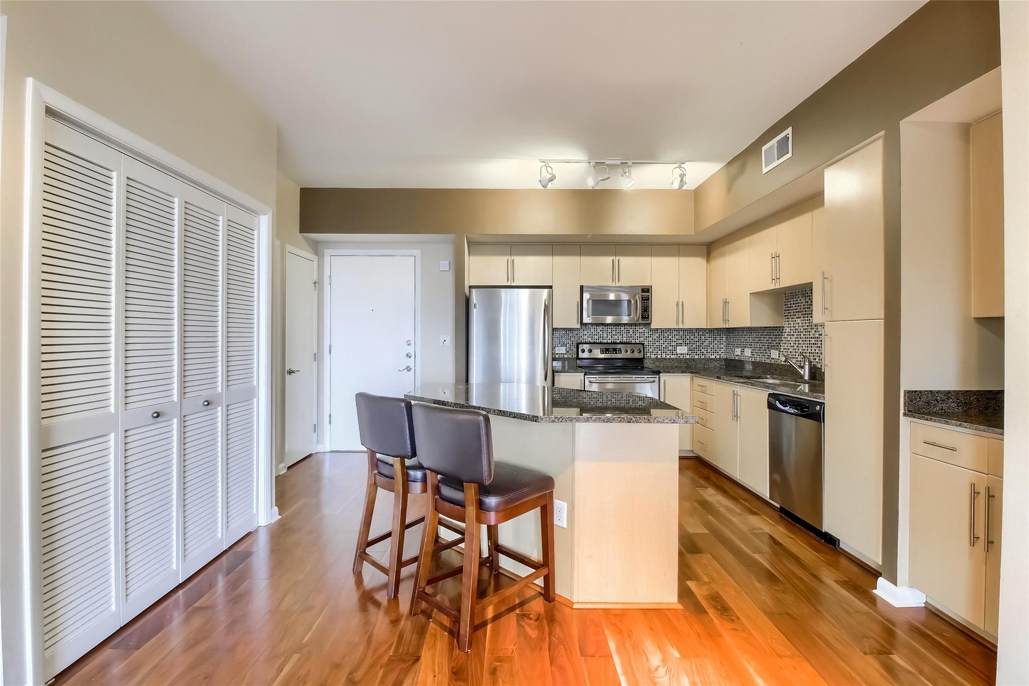 54 Rainey St # 1109, Austin, TX 78701