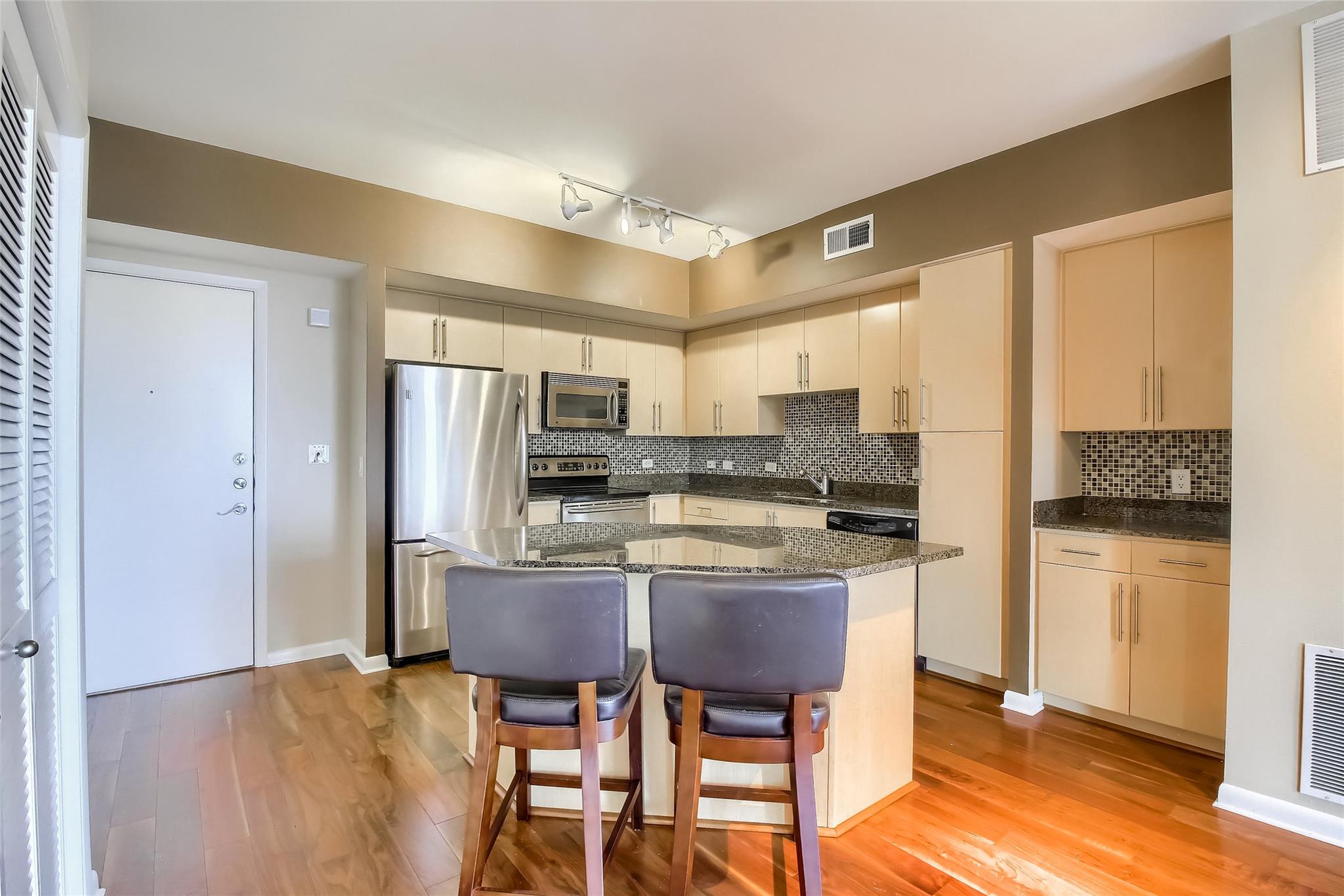 54 Rainey St # 1109, Austin, TX 78701