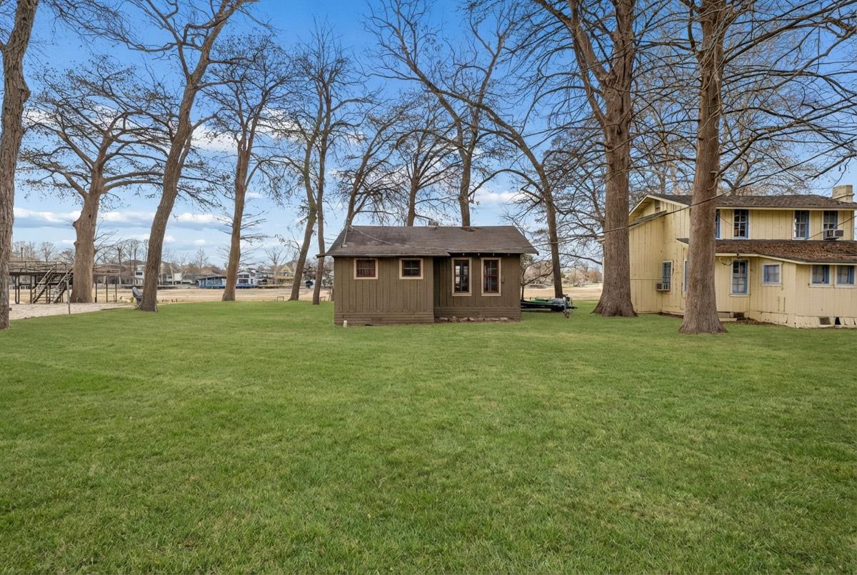 1307 Terminal Loop Rd, McQueeney, TX 78123