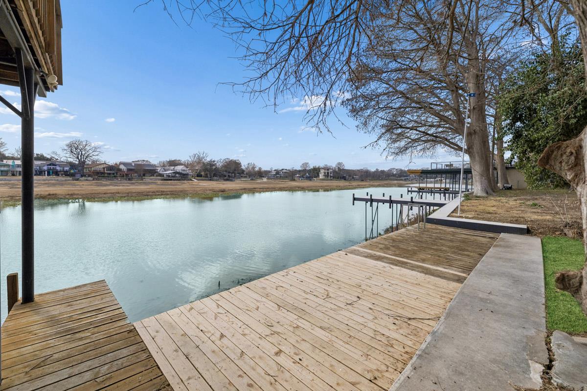 1307 Terminal Loop Rd, McQueeney, TX 78123