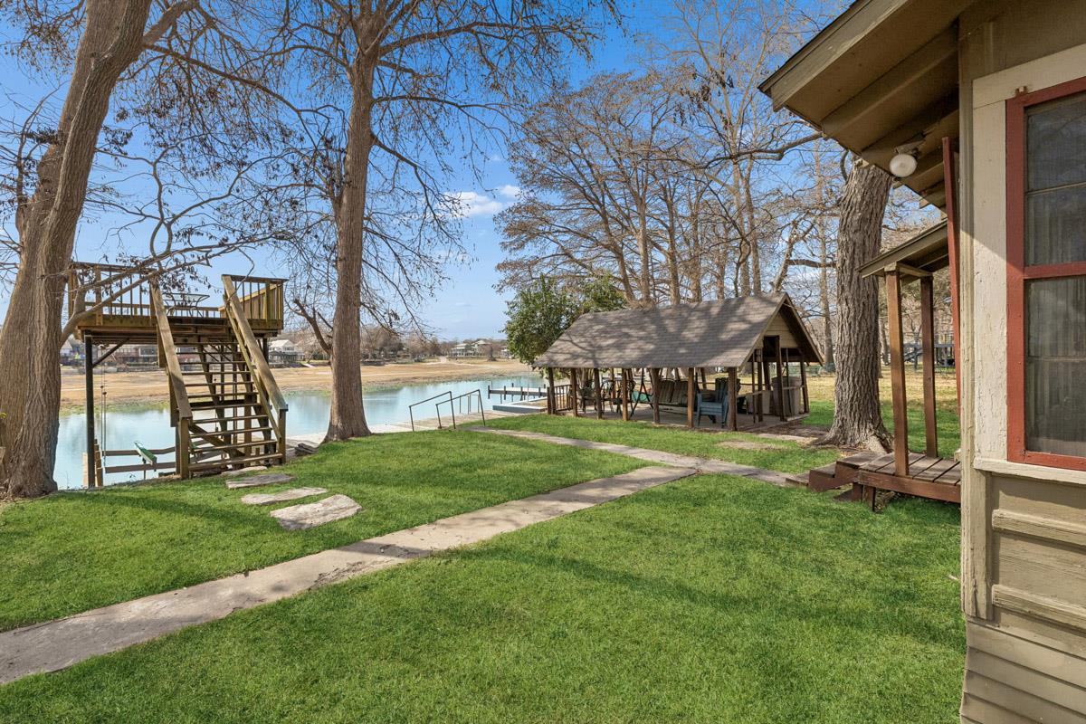 1307 Terminal Loop Rd, McQueeney, TX 78123