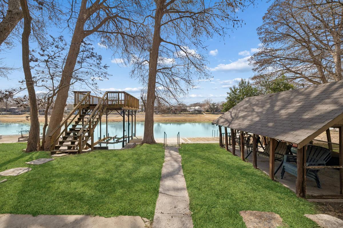 1307 Terminal Loop Rd, McQueeney, TX 78123