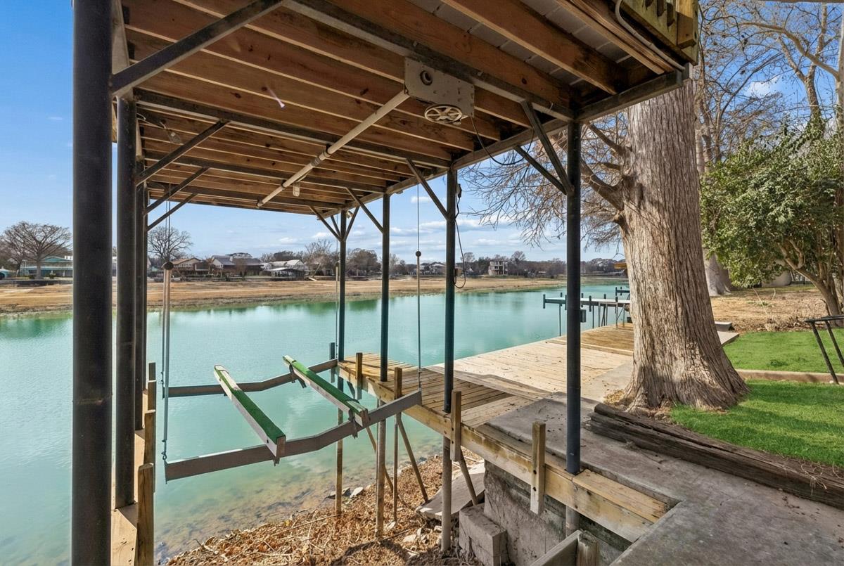 1317 Terminal Loop Rd, McQueeney, TX 78123