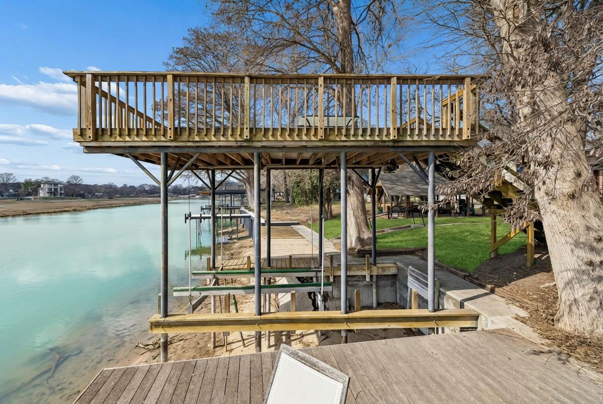 1317 Terminal Loop Rd, McQueeney, TX 78123