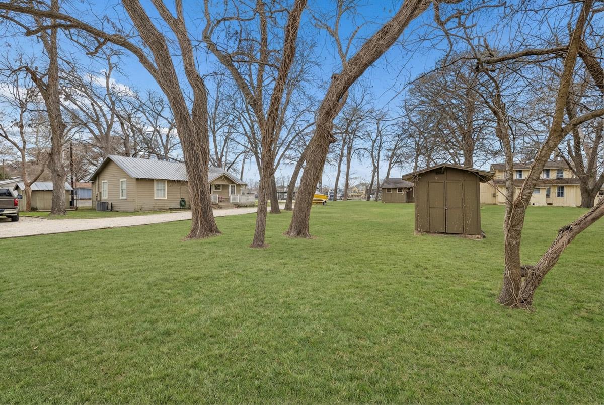 1307 Terminal Loop Rd, McQueeney, TX 78123