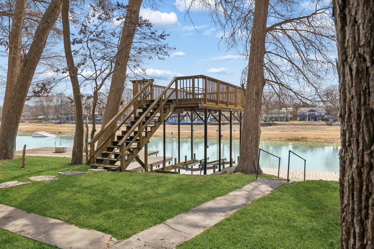 1317 Terminal Loop Rd, McQueeney, TX 78123