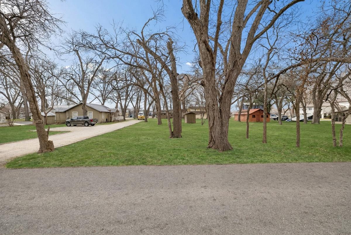 1307 Terminal Loop Rd, McQueeney, TX 78123