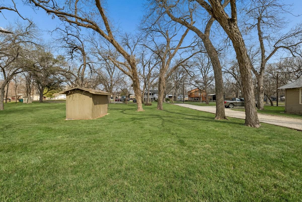 1307 Terminal Loop Rd, McQueeney, TX 78123