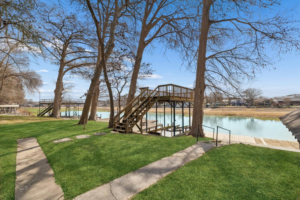 1307 Terminal Loop Rd, McQueeney, TX 78123