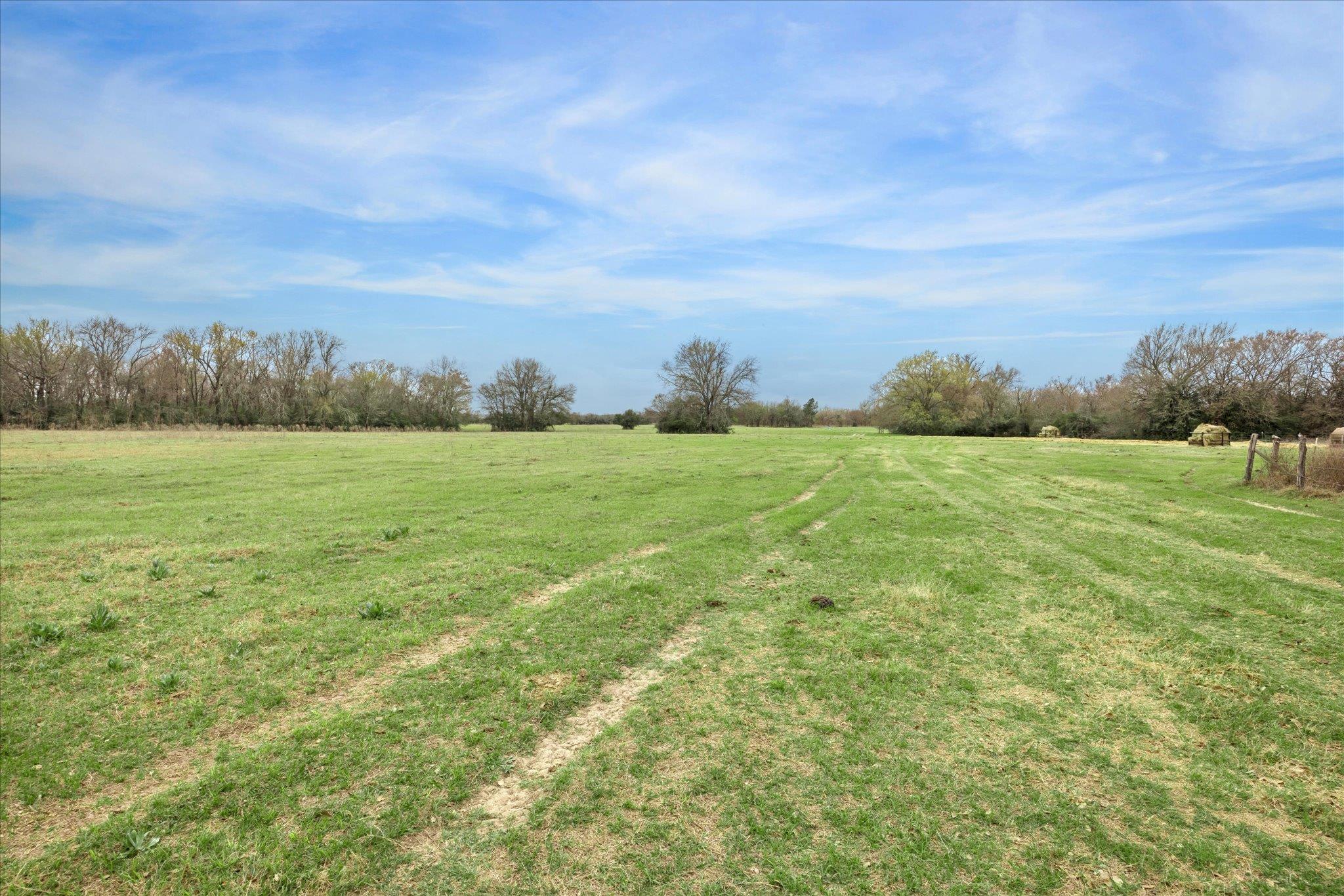 7281 County Road 358 Rd, Gause, TX 77836