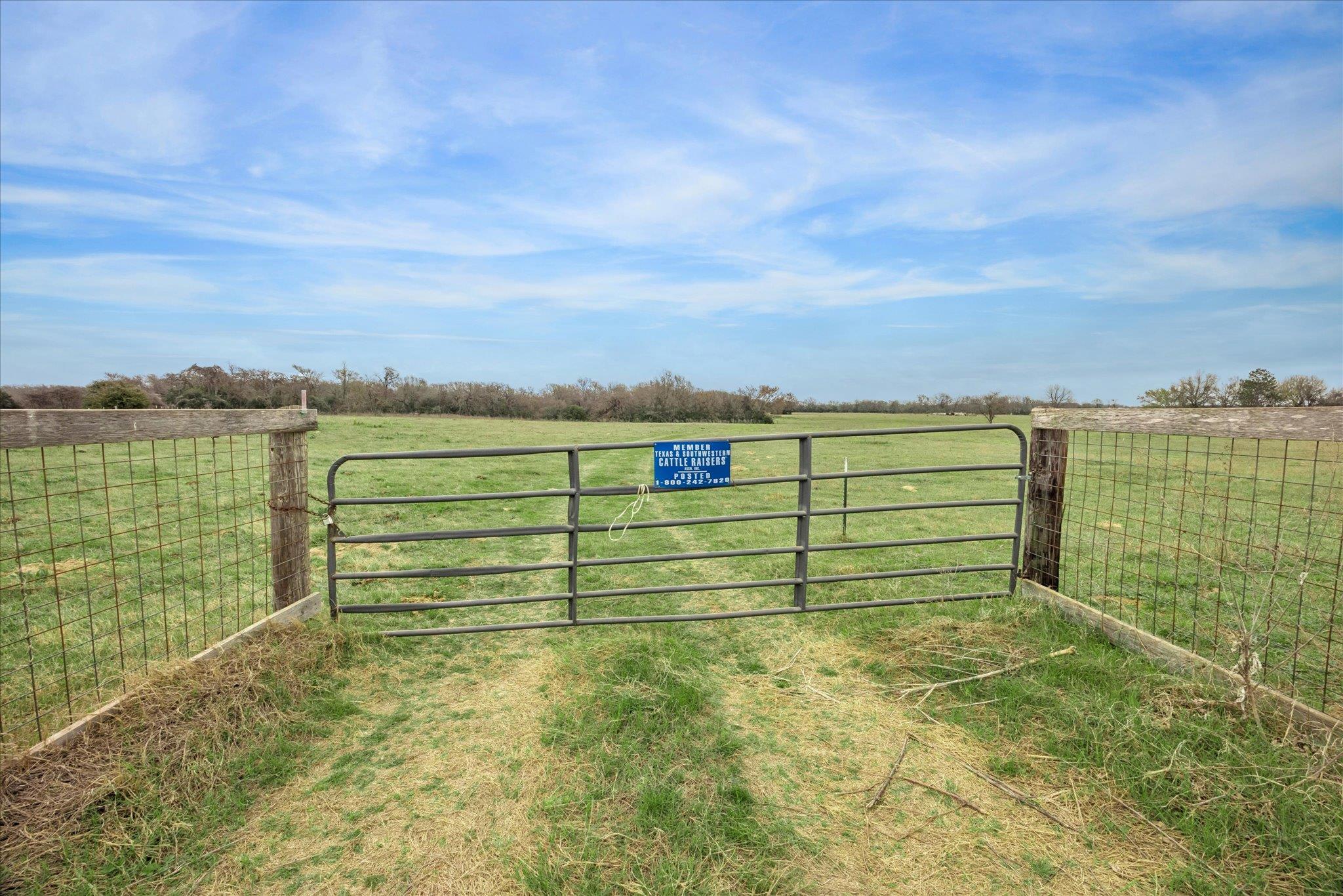 7281 County Road 358 Rd, Gause, TX 77836