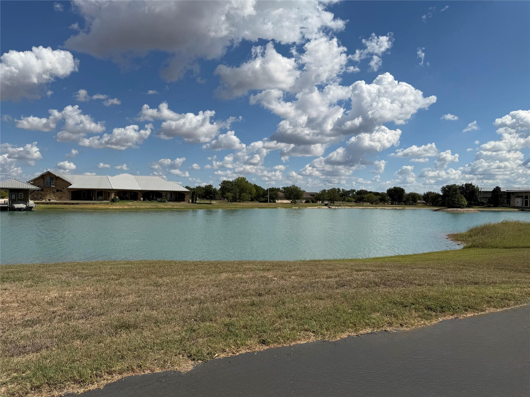 102 Ranch Estates Cir, Martindale, TX 78130