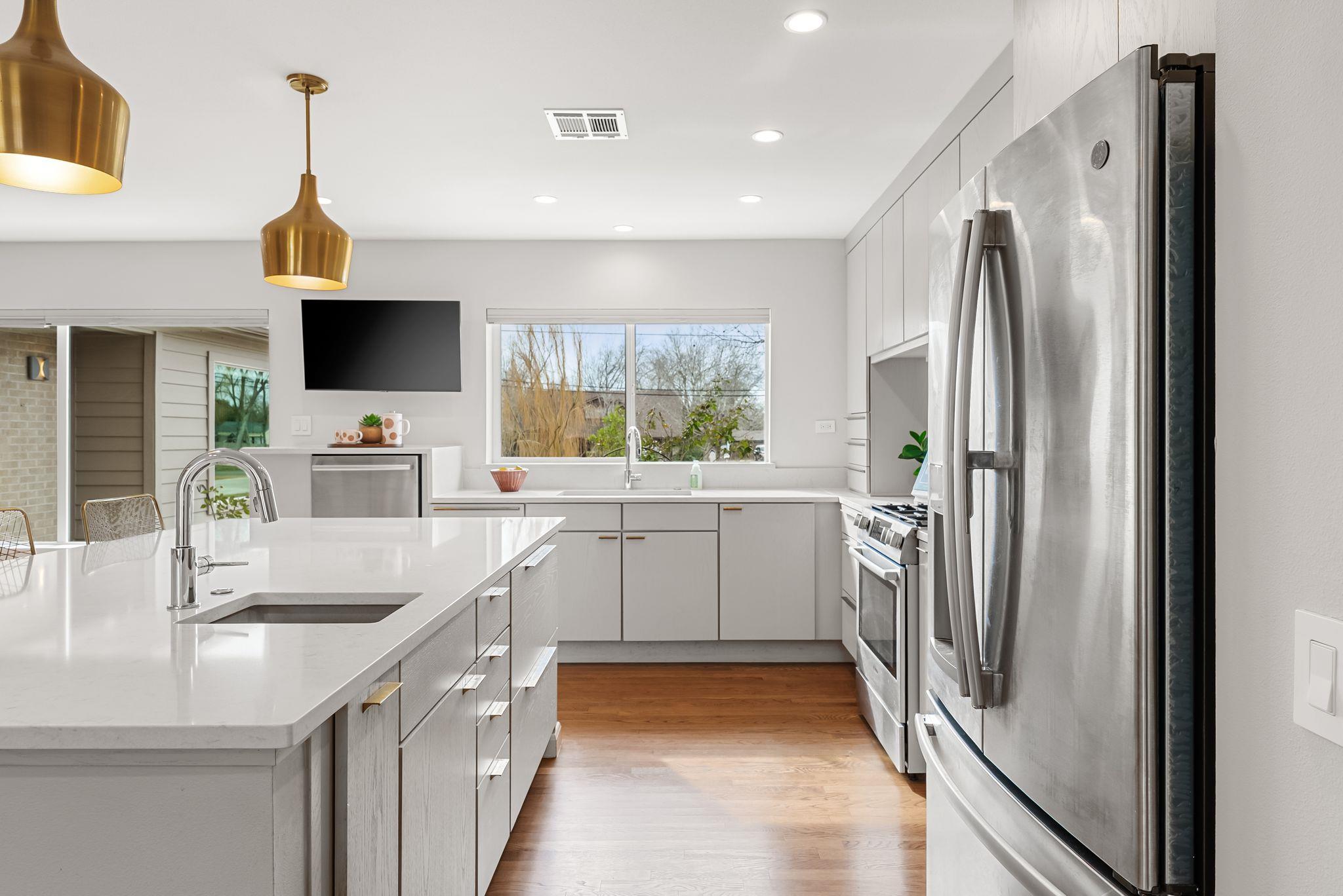 1612 Meadow Ln, Taylor, TX 76574