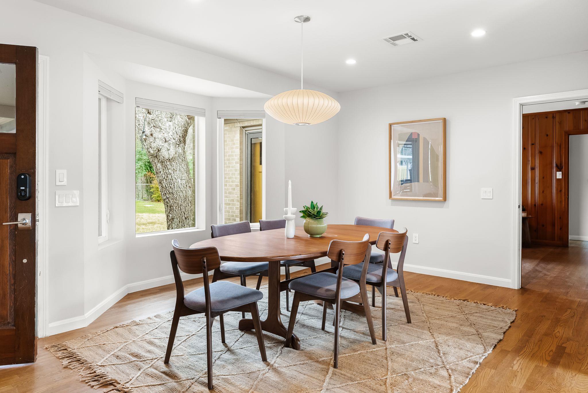 1612 Meadow Ln, Taylor, TX 76574