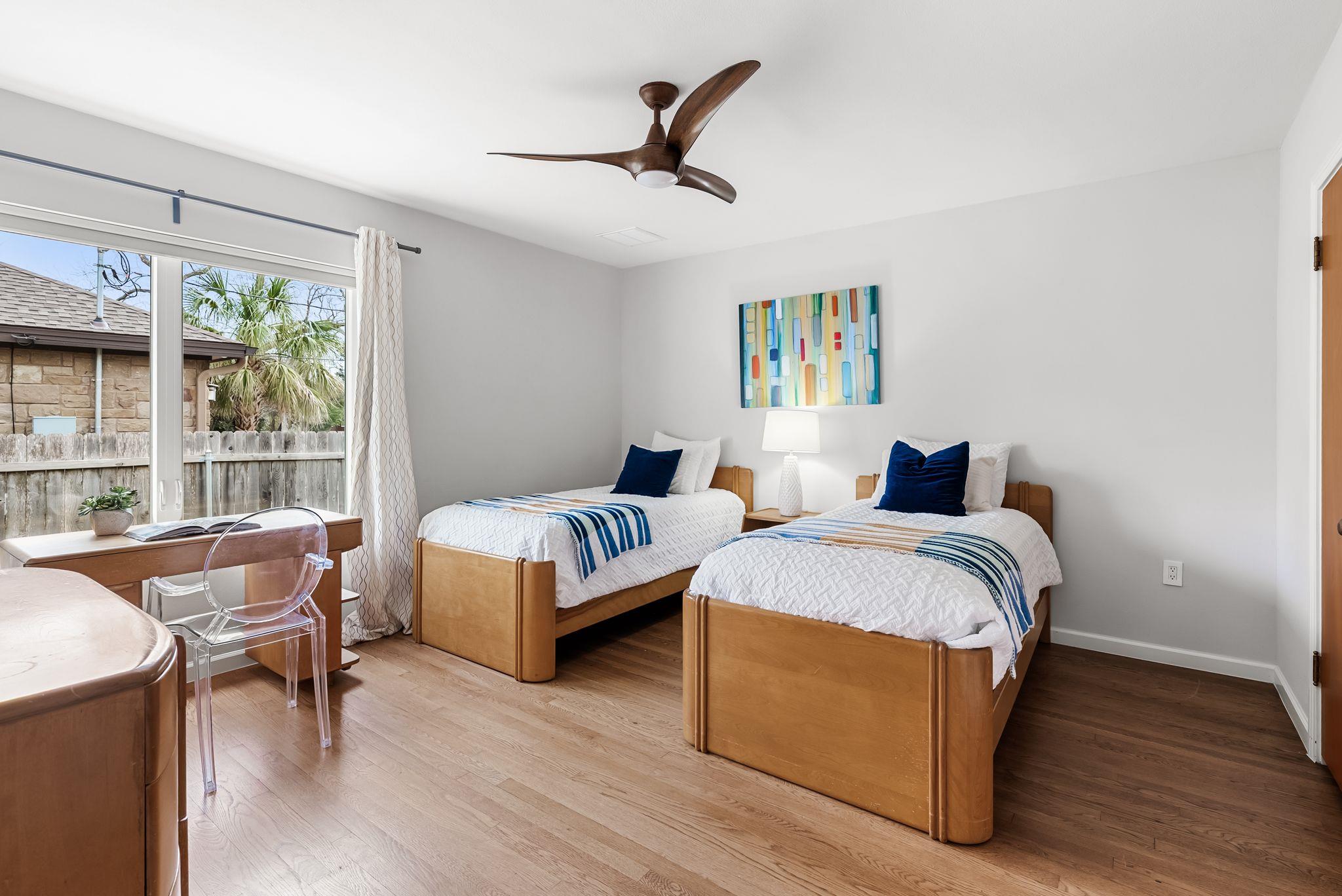 1612 Meadow Ln, Taylor, TX 76574