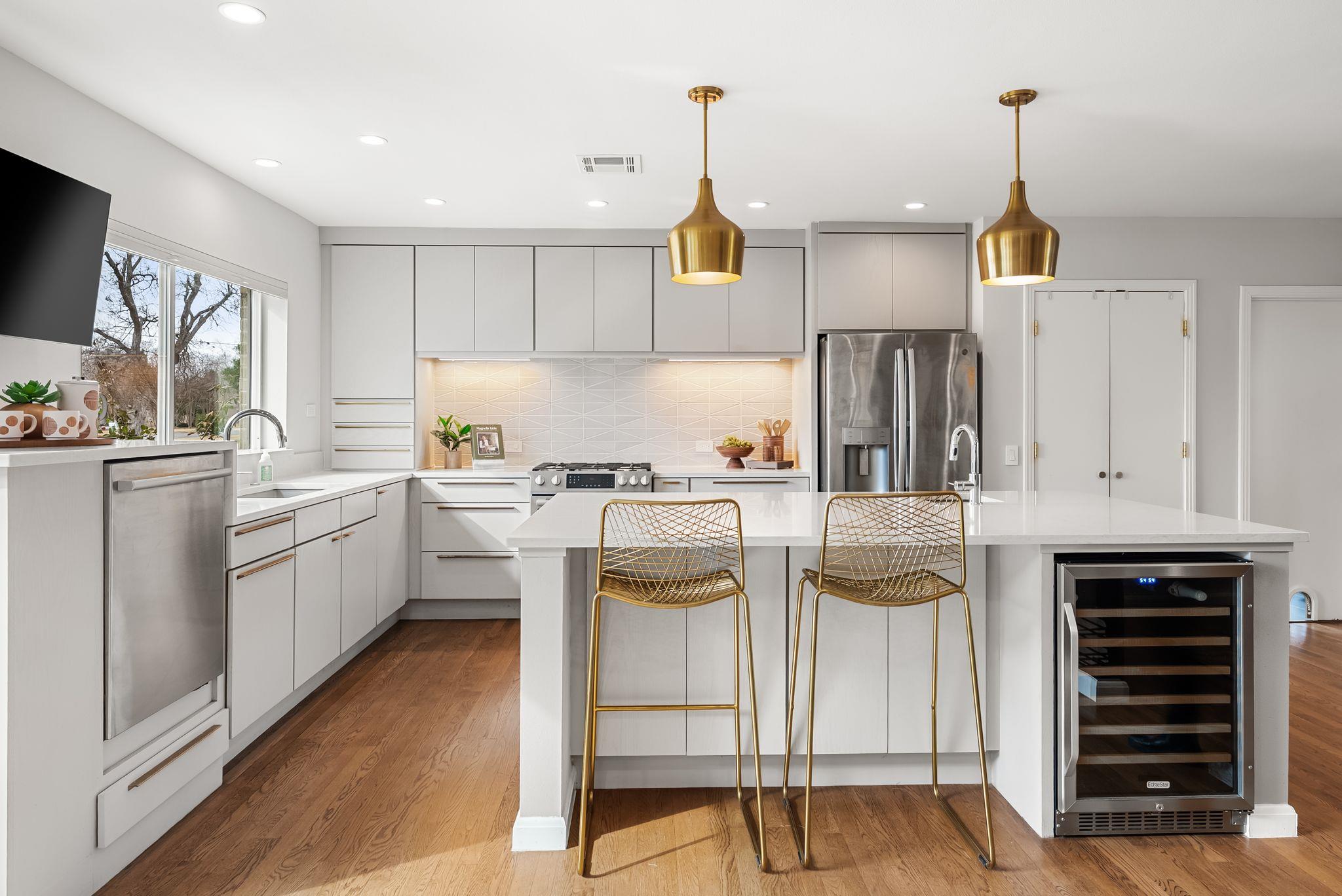 1612 Meadow Ln, Taylor, TX 76574