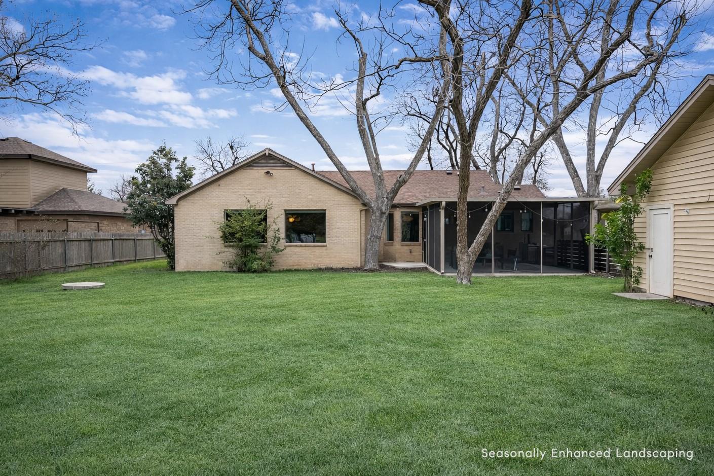 1612 Meadow Ln, Taylor, TX 76574