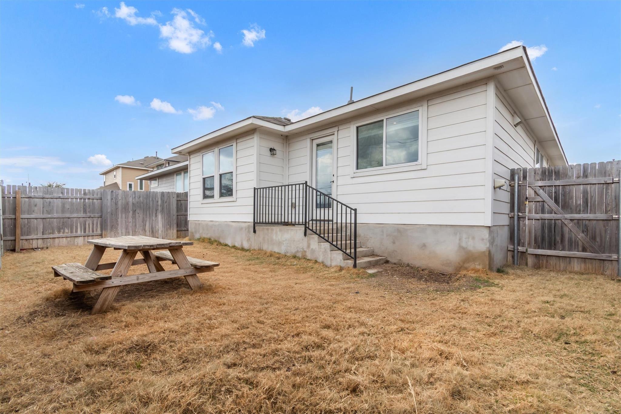 460 Delta Crst, Maxwell, TX 78656