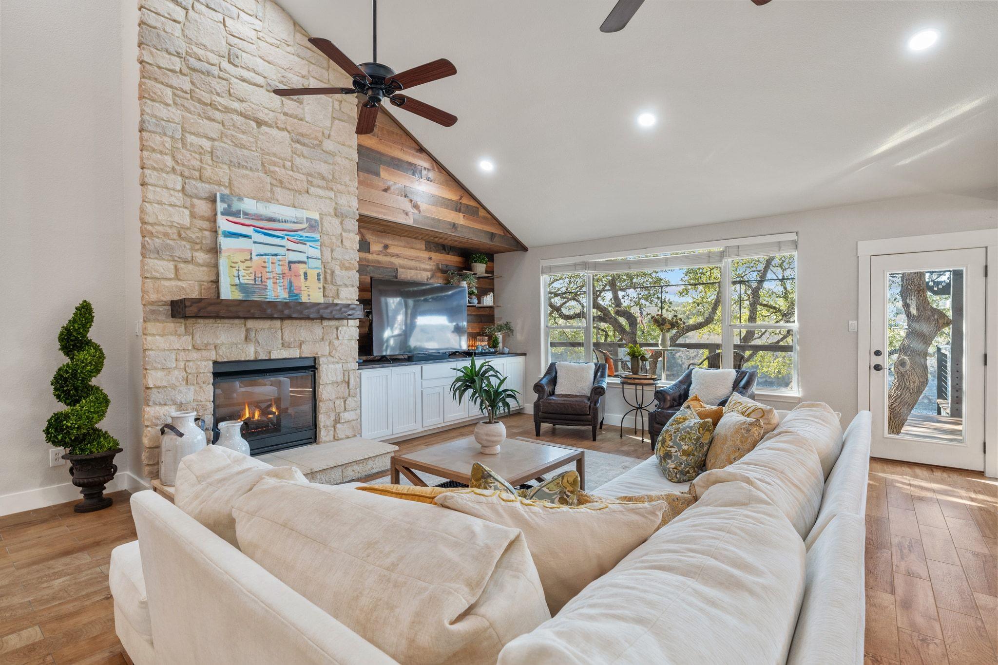 22008 Briarcliff Dr, Spicewood, TX 78669