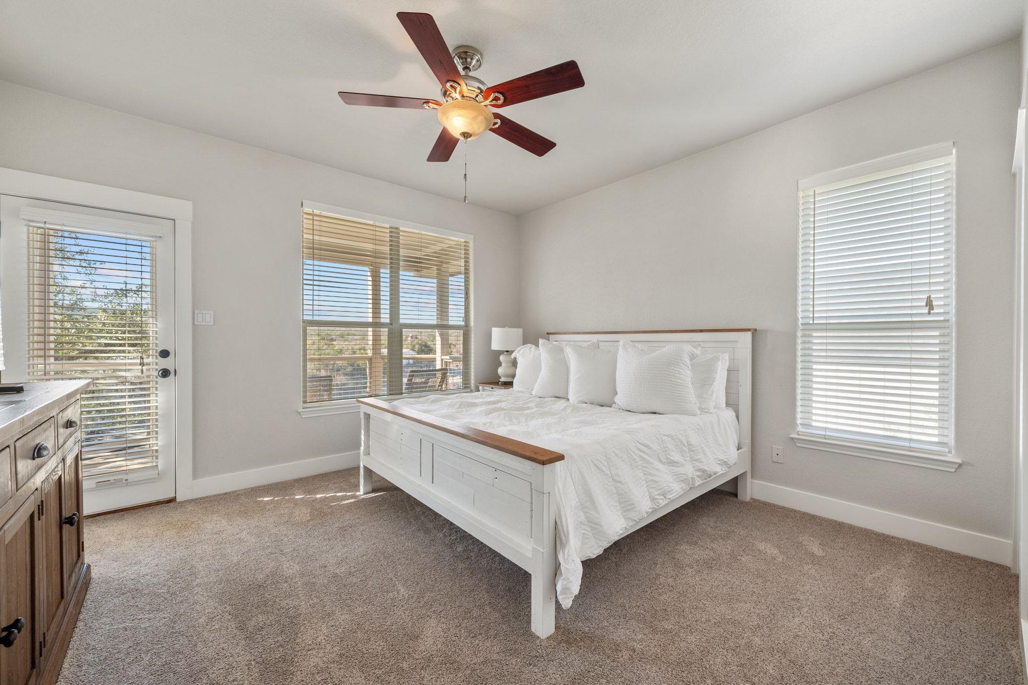 22008 Briarcliff Dr, Spicewood, TX 78669