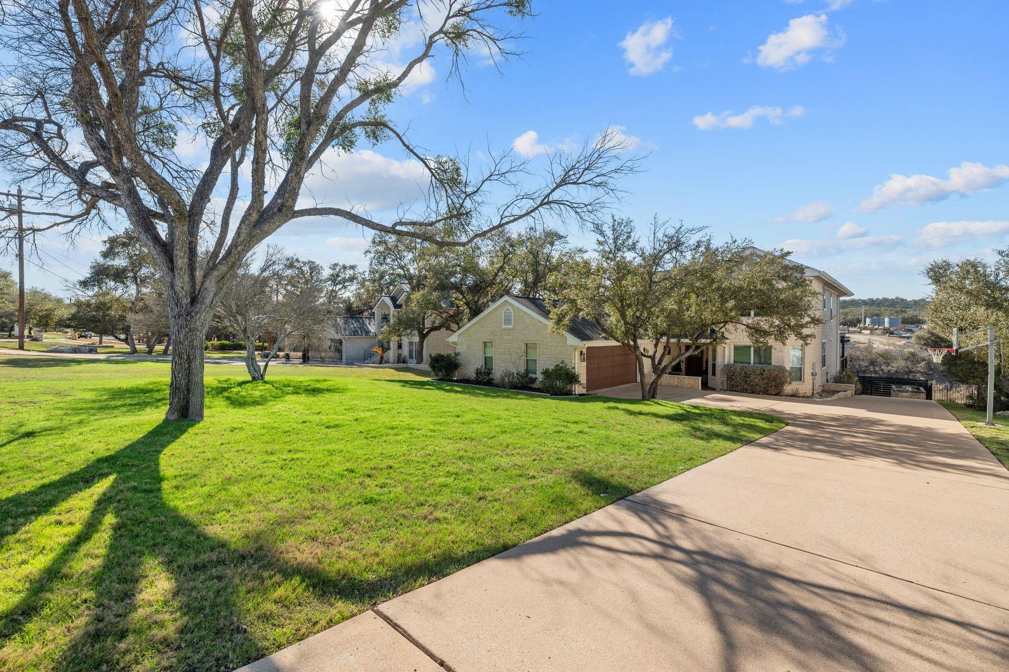 22008 Briarcliff Dr, Spicewood, TX 78669