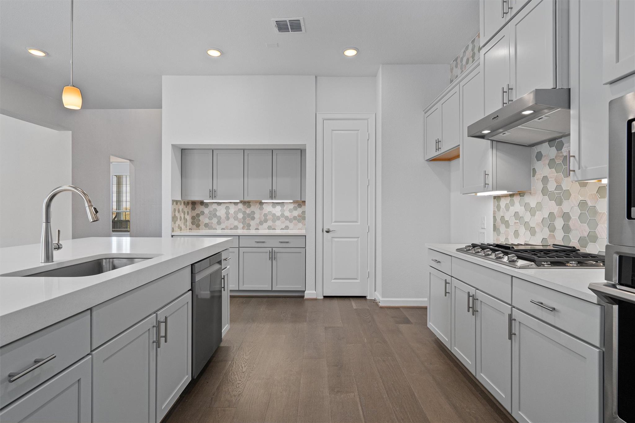 208 Lodestone Ln, Austin, TX 78738