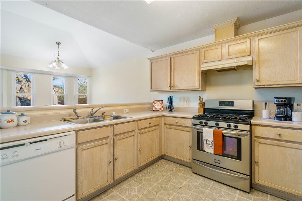 319 Clarks Way, Hutto, TX 78634