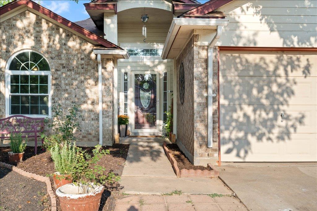 319 Clarks Way, Hutto, TX 78634