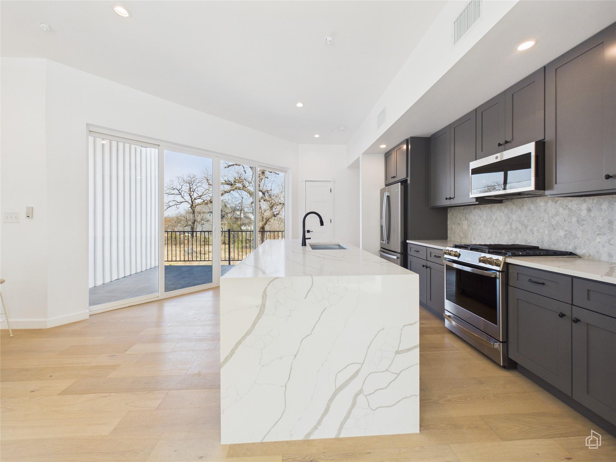 5912 Harold Ct # 105, Austin, TX 78721