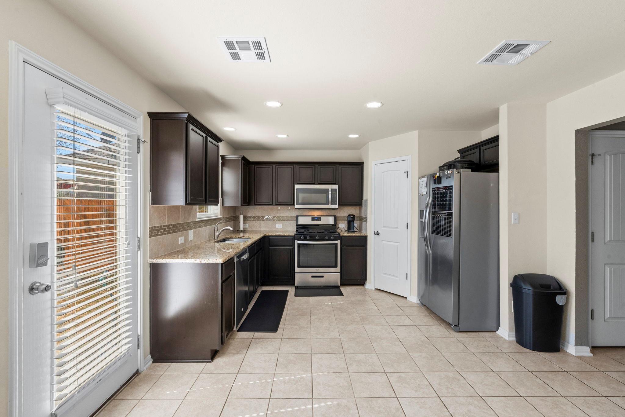 135 Wainscot Oak Way, San Marcos, TX 78666