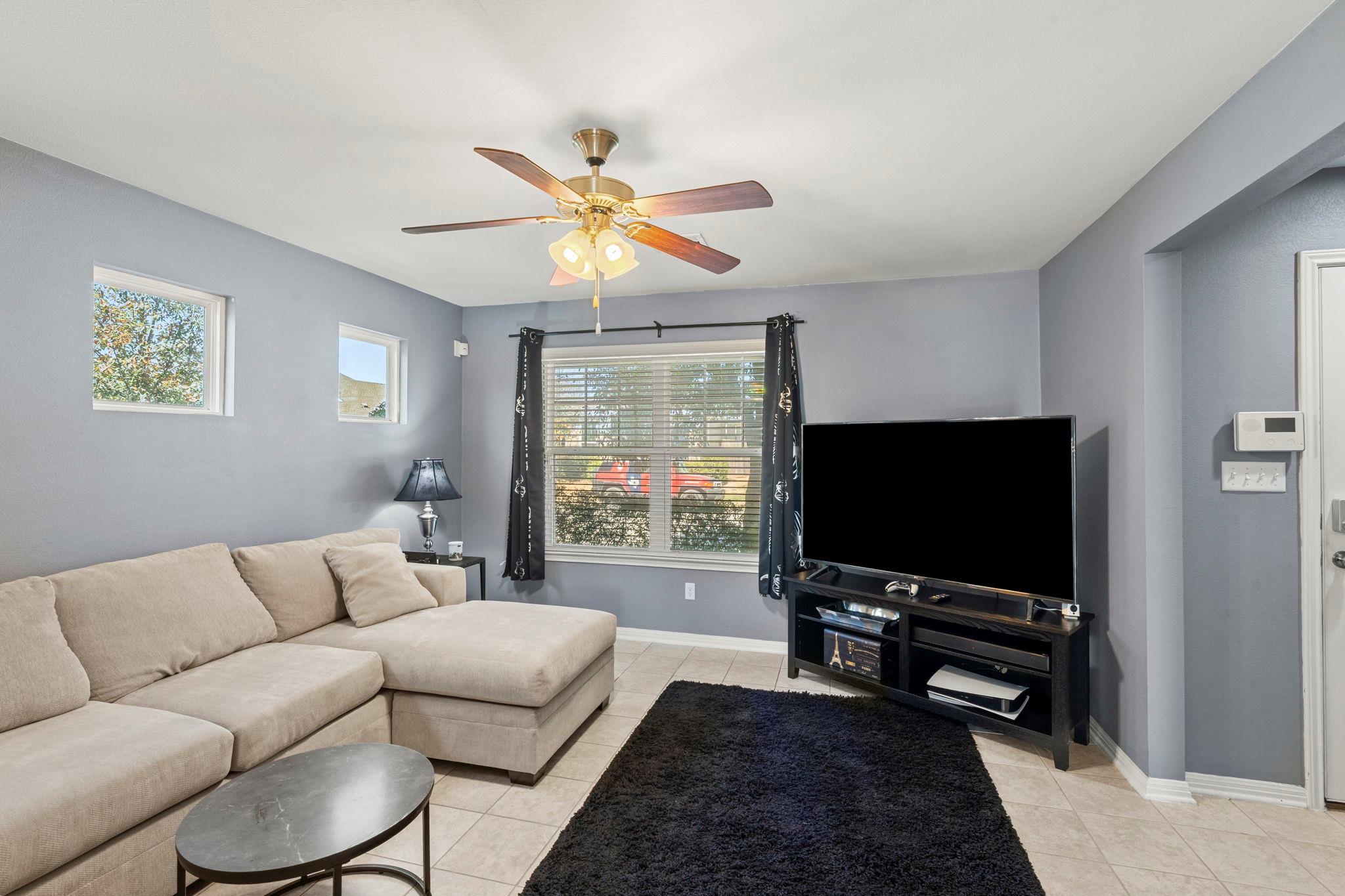 135 Wainscot Oak Way, San Marcos, TX 78666