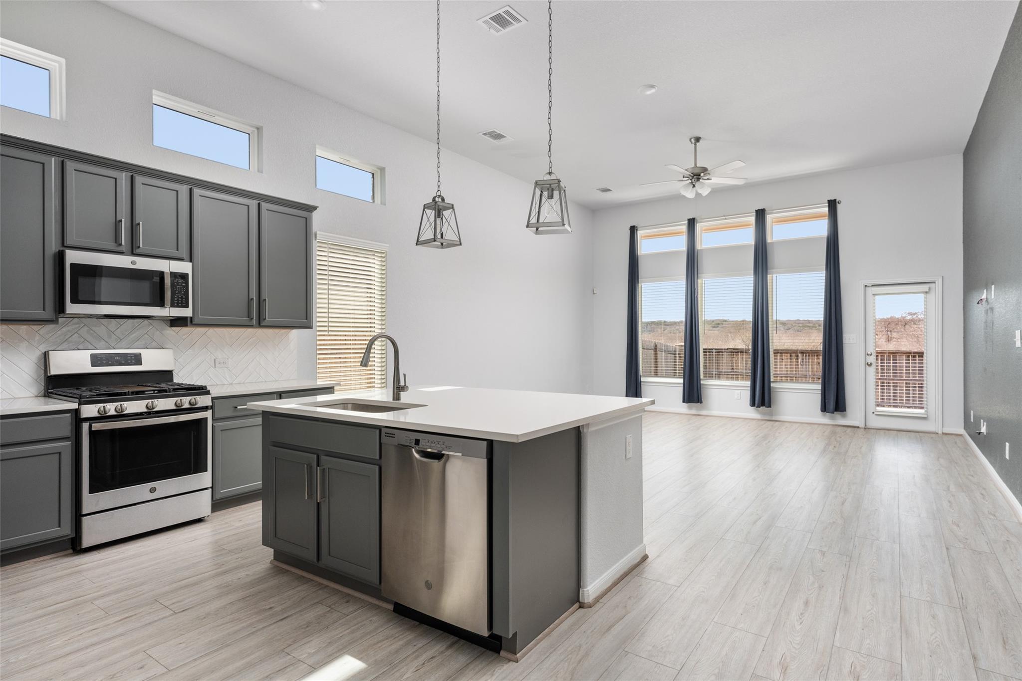 737 Blue Oak Blvd, San Marcos, TX 78666