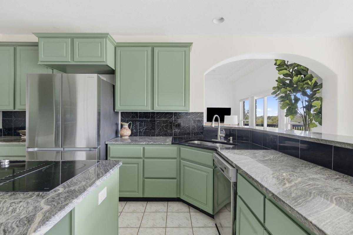 1015 Sunset Canyon Dr N, Dripping Springs, TX 78620