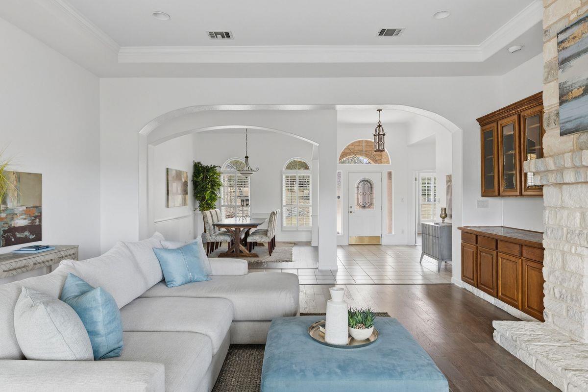 1015 Sunset Canyon Dr N, Dripping Springs, TX 78620