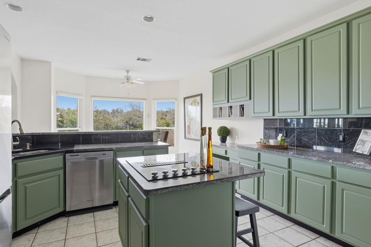 1015 Sunset Canyon Dr N, Dripping Springs, TX 78620